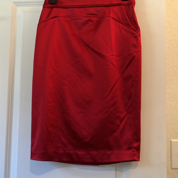 Bebe Red Satin Skirt
Size 4 - Picture 4 of 8